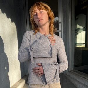 Love Token Gray Bell Bow Sleeve Knit Top – XS